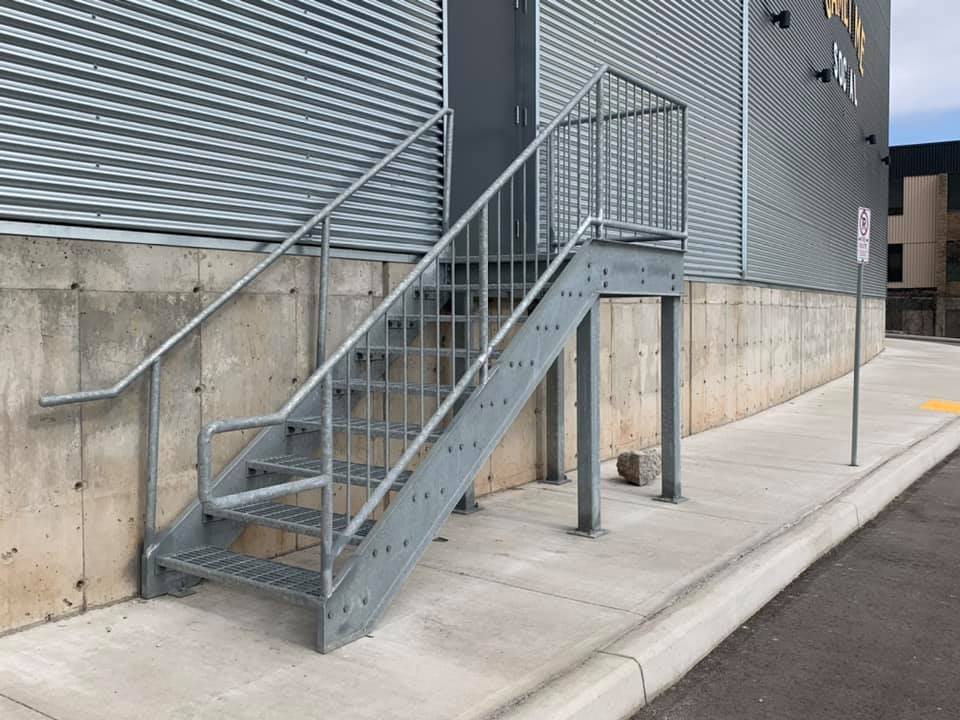 <