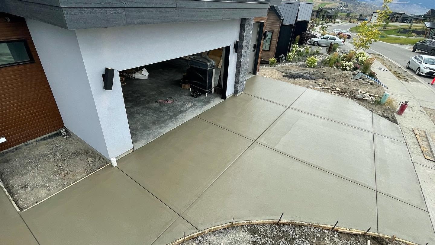 Machine-trowelled concrete slab finishing